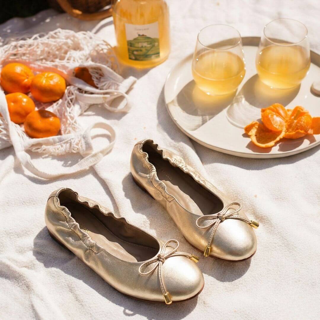 SORELLA - Champagne Regina Romero Zapato Flat Balerina de Piso Paea Dama en Pie