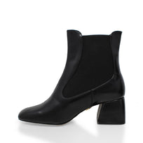 Botines VOGA 40 Regina Romero en piel color negro, tacón bajo