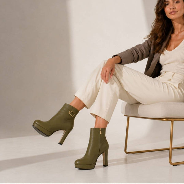 Botines Apolonia 120 Regina Romero en piel color khaki, tacon muy alto