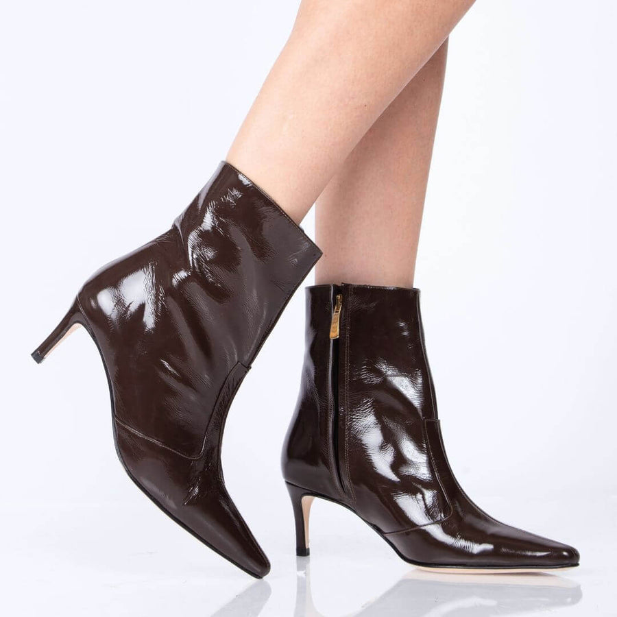 FRANCESCA 60 - Charol Cafe Regina Romero Zapato Bota Botin Tacon Bajo Para Dama en Piel