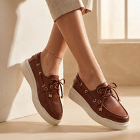 Tenis urbanos COLUMBIA Regina Romero en piel color tan, tacón bajo