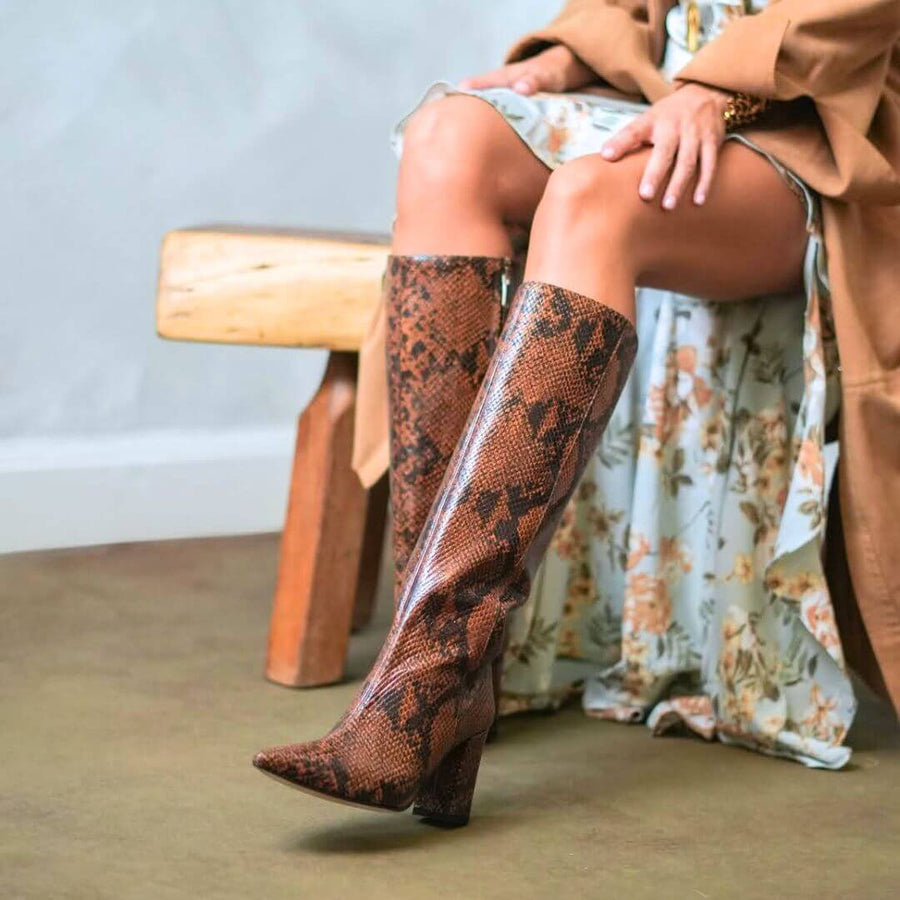 BROOKLYN 75 - Miel Regina Romero Zapato Bota Larga Tacon Alto Para Dama en Piel
