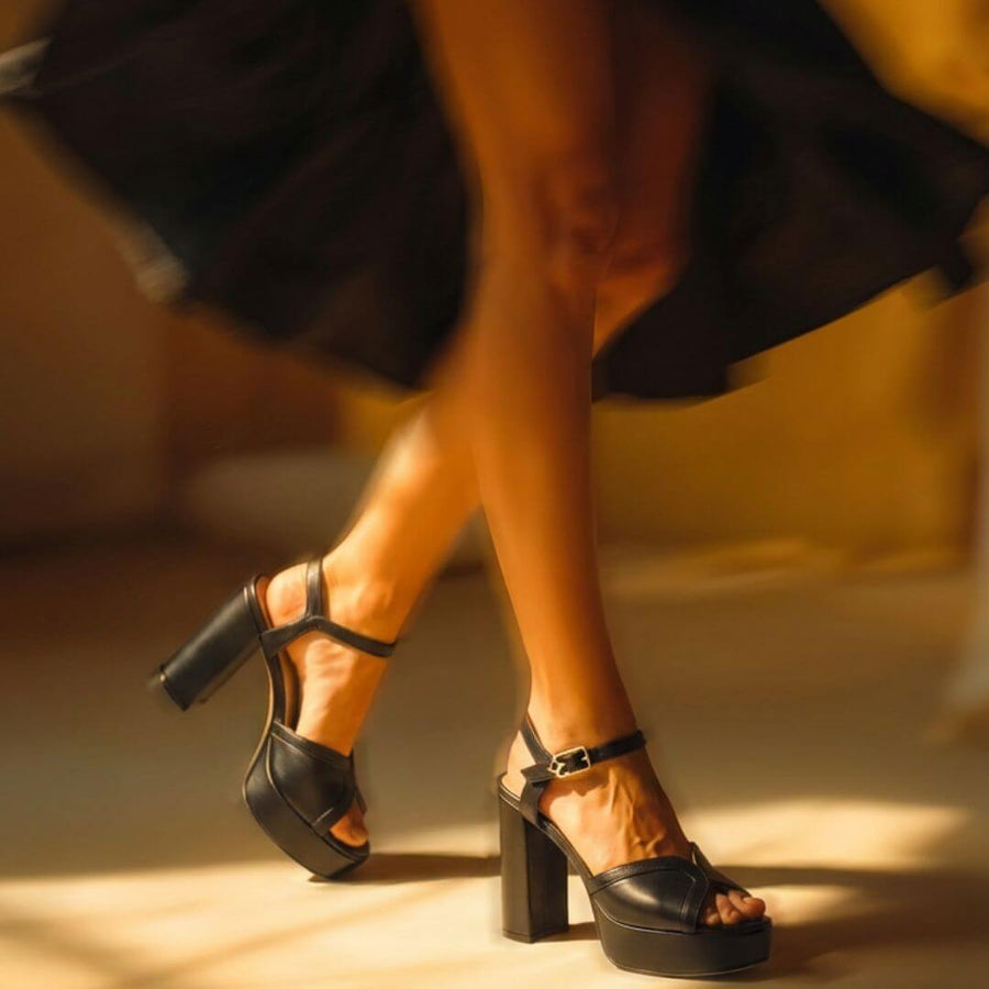 ELARA 95 - Negro Regina Romero Zapato Zapatilla Tacon Alto Para Dama en Piel