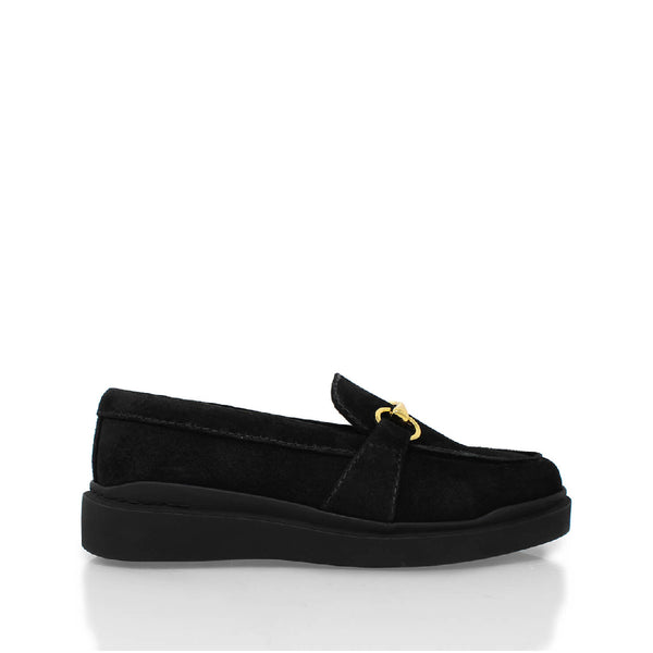 Mocasines color negro con suela a tono y herraje dorado, Regina Romero