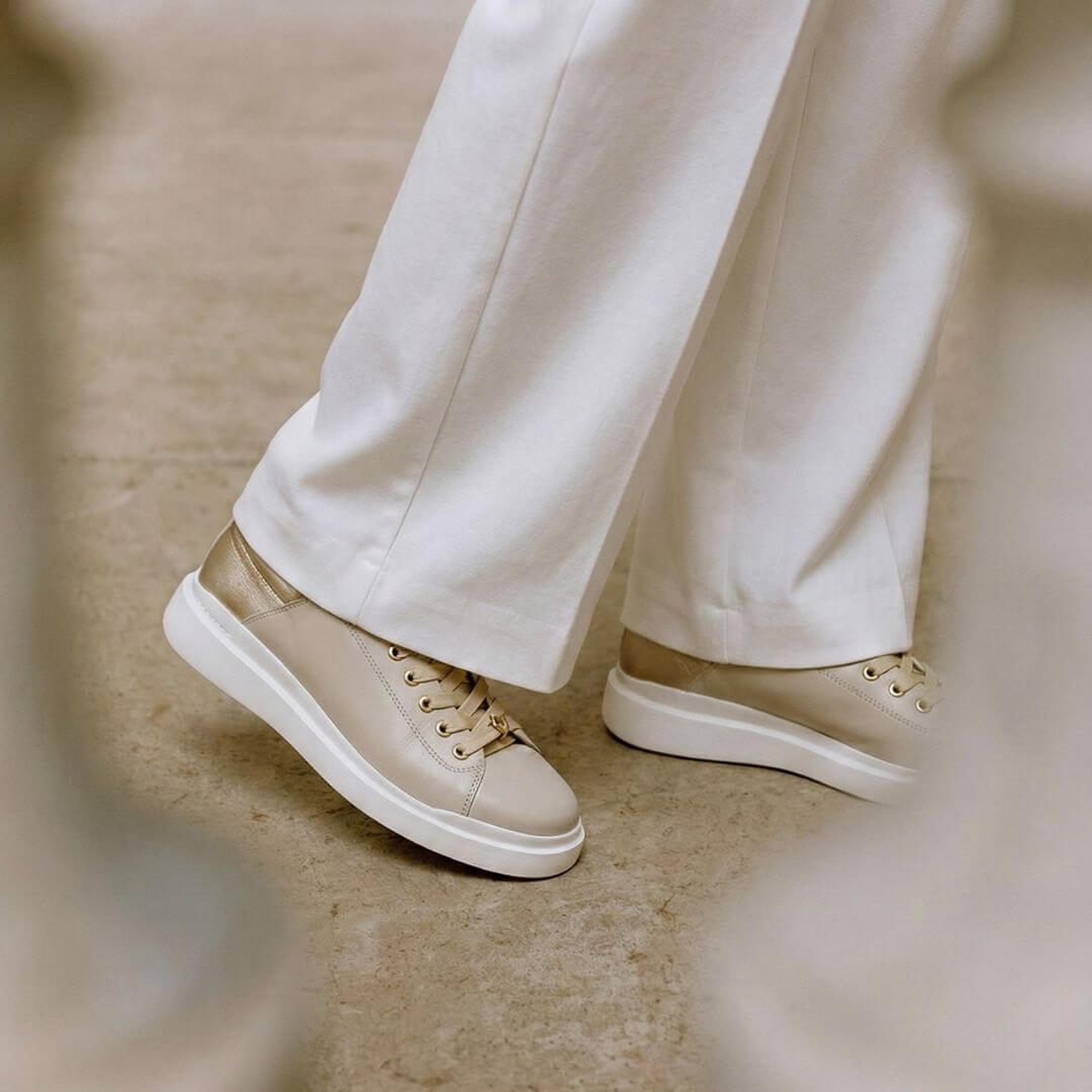 VALERIA - Latte y Champagne Regina Romero Zapato Tenis Urbano Sport Para Dama en Piel