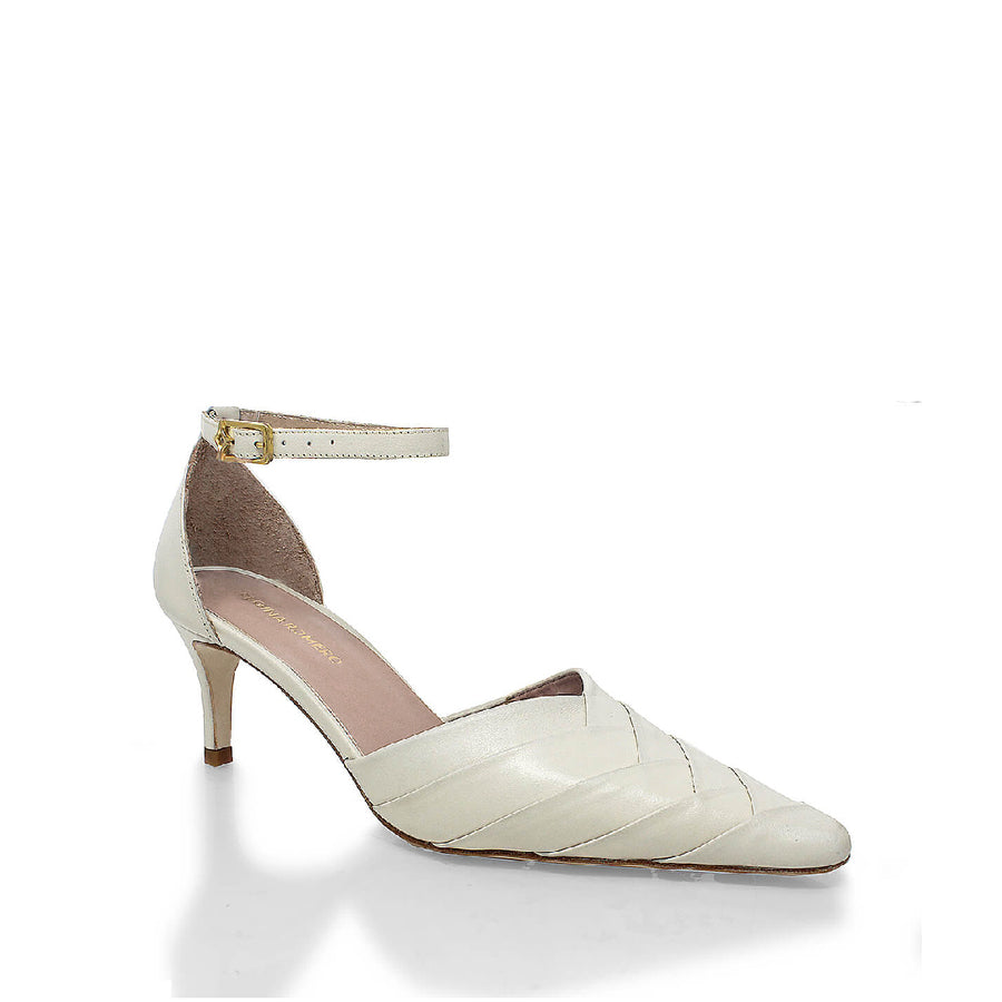 Zapatillas Grace 60 Regina Romero en piel color latte, tacon medio