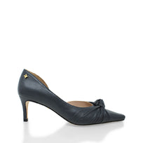 Zapatillas de piel color gris con nudo frontal y punta fina, modelo Lyon de Regina Romero