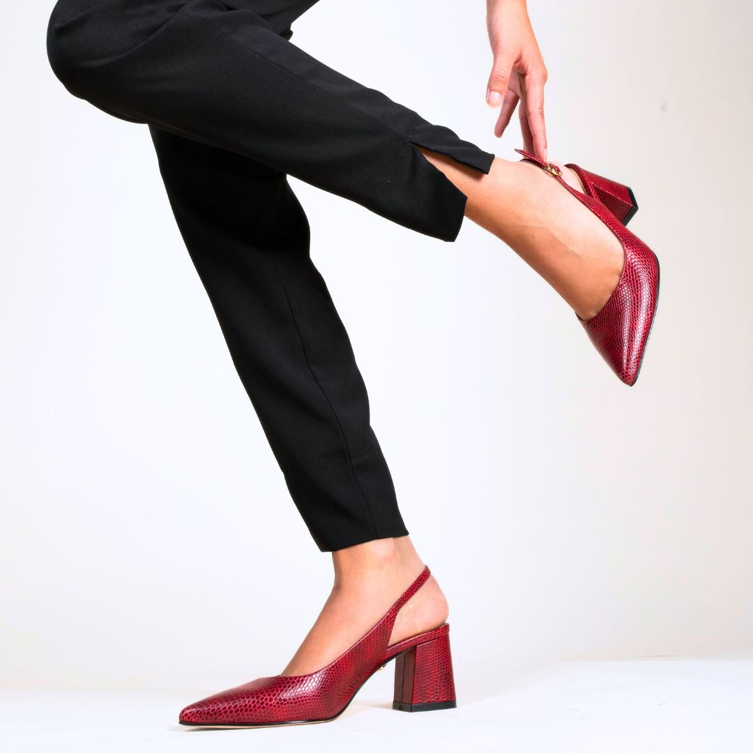 TANIA 50 - Rojo Regina Romero Zapato Zapatilla Tacon Bajo Para Dama en Piel