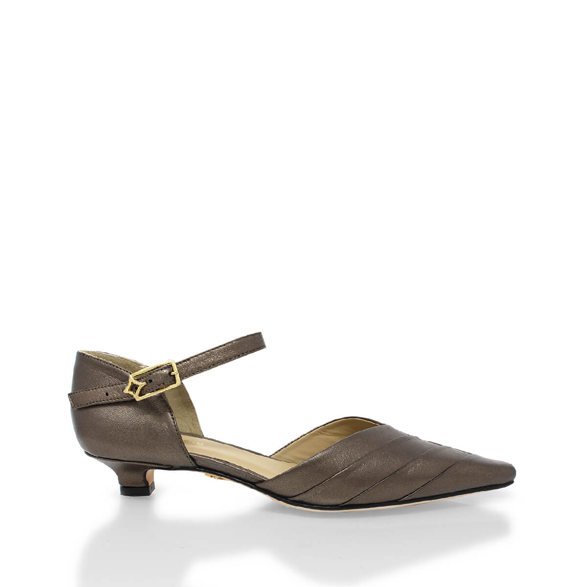 Zapatillas de piel color bronce con pulsera al tobillo y tacón bajo, modelo Vianna de Regina Romero