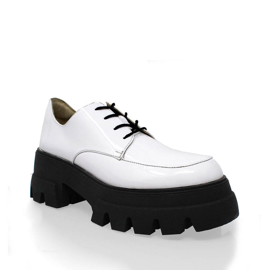 KRYSTA 65 - Charol Blanco Regina Romero Zapato Tenis Urbano Sport Para Dama en Piel