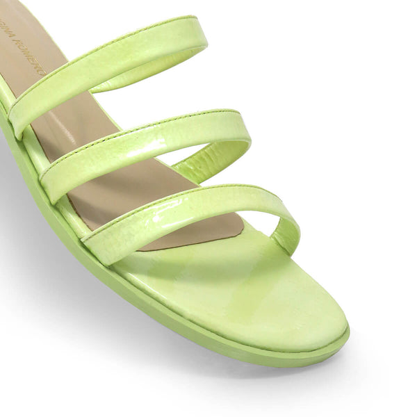 Sandalias Cilia Regina Romero en piel color charol menta