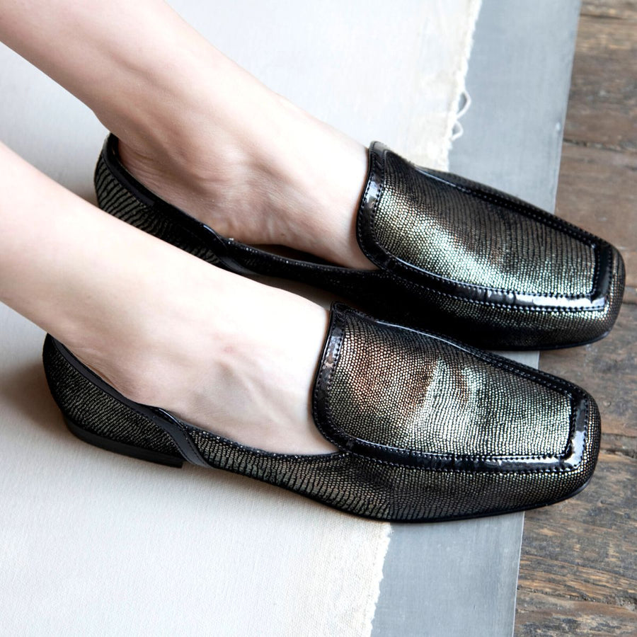 CORA - Negro Inox Regina Romero Zapato Mocasin de Piso Para Dama en Piel