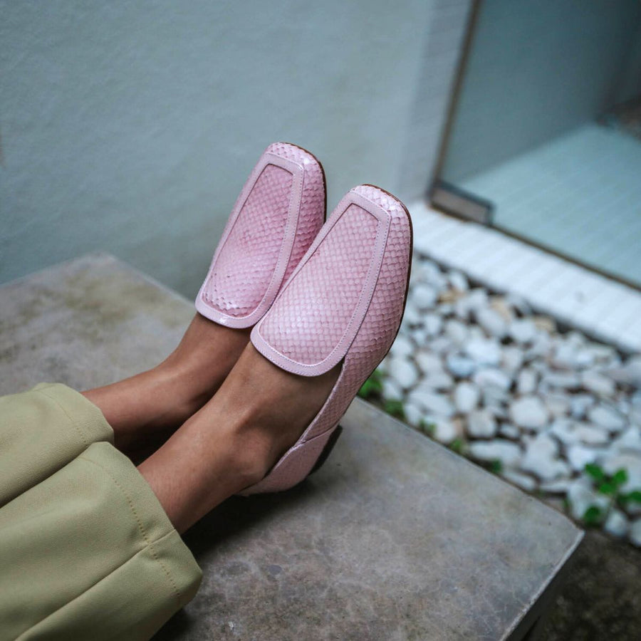 CORA - Light Pink Regina Romero Women's Flat Moccasin Shoe in Leather