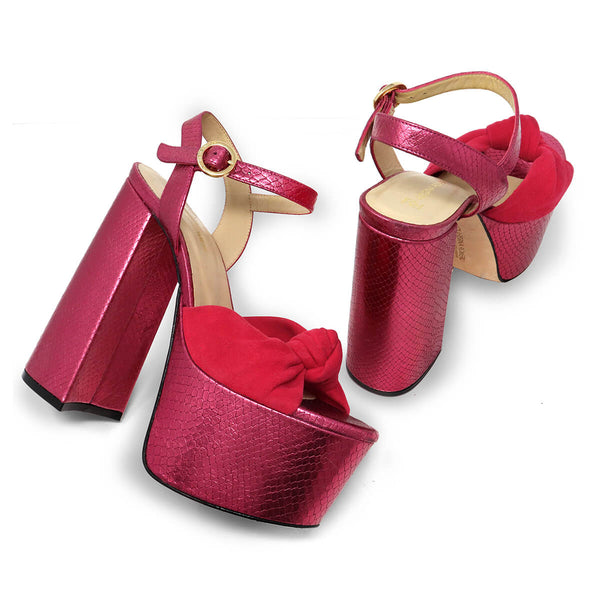 Sandalias Ale 150 Regina Romero en piel color fucsia, tacon muy alto