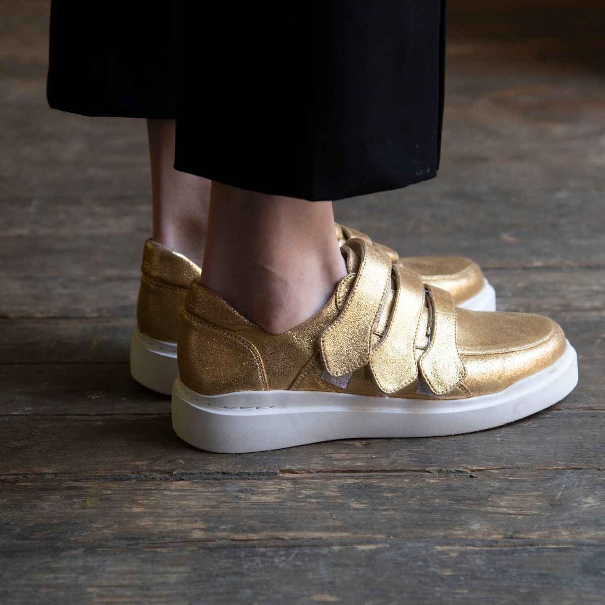 SONIC 35 - Gold Regina Romero Urban Sport Tennis Shoe for Women in Leather